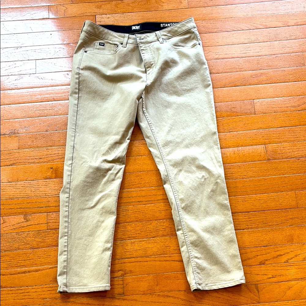 DKNY cream tan chinos. Slim fit. Stretch waist 34x30
